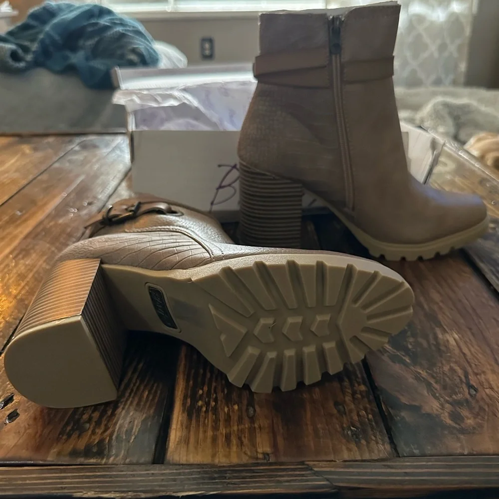 Blowfish Women's Tan Ankle Boots - Picture 3 of 5